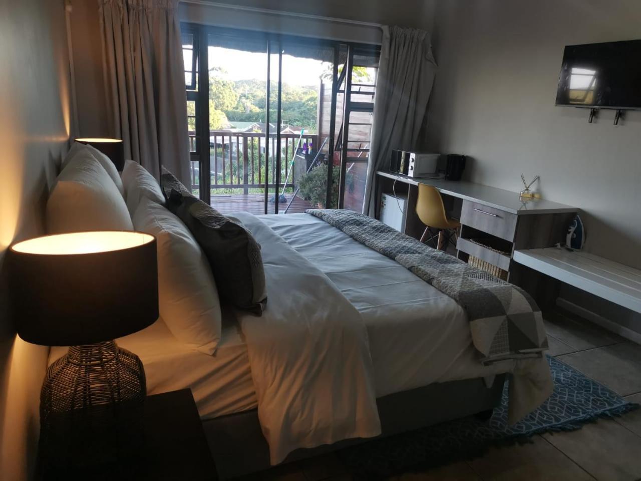 The Thatch Hide East London Extérieur photo